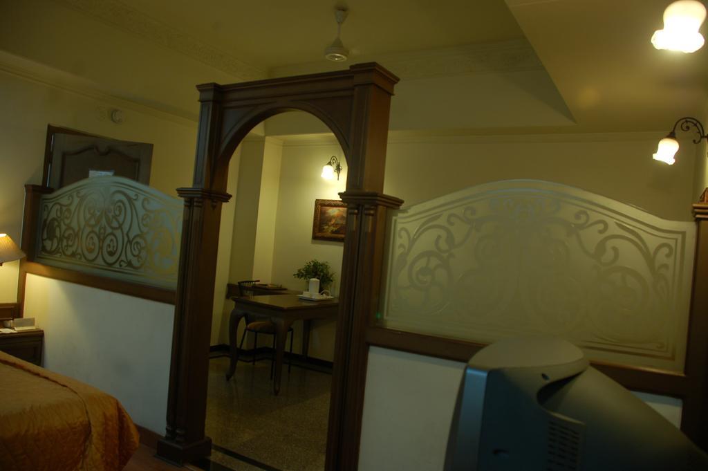 Park Palace Hotel Calcutá Quarto foto